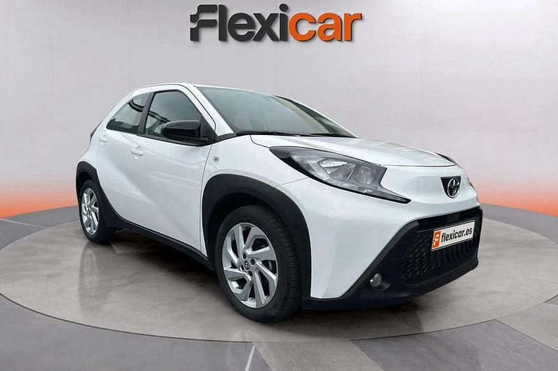 Blanco Usado 2024 Toyota Aygo Play Utilitario | 11.990 € (Buen precio) - Imagen 1/4