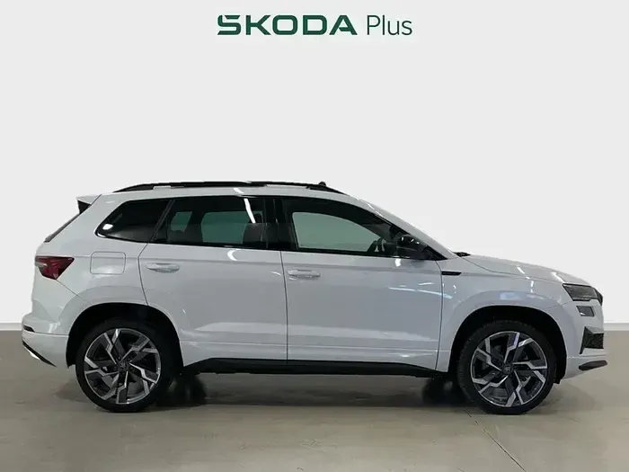 Usado Skoda Karoq SportLine 150 CV (110 kW) 2025 Blanco SUV