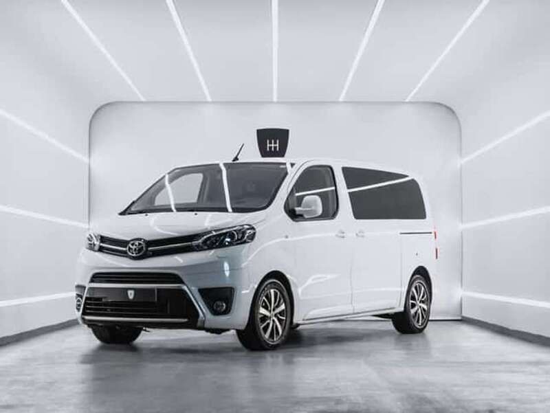 Blanco Usado 2018 Toyota Verso Active Monovolumen | 25.999 € - Imagen 1/4