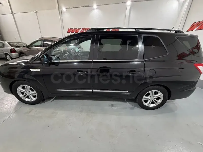 Usado SsangYong Rodius Limited 178 CV (130 kW) 2016 Negro Monovolumen