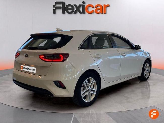 Usado Kia Ceed 120 CV (88 kW) 2021 Blanco Utilitario