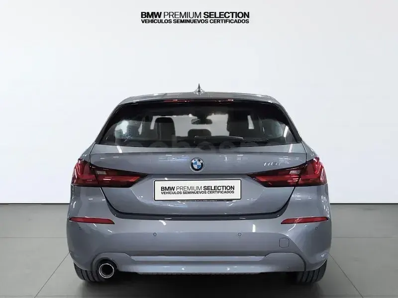 Usado BMW 118 Comfort Edition 136 CV (100 kW) 2024 Gris / plata Utilitario