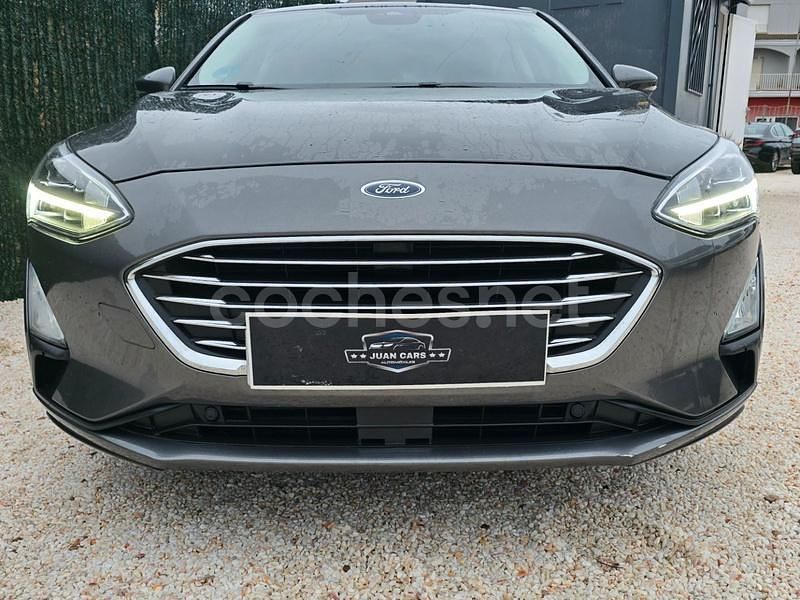 Usado Ford Focus Titanium 120 CV (88 kW) 2019 Gris / plata Berlina