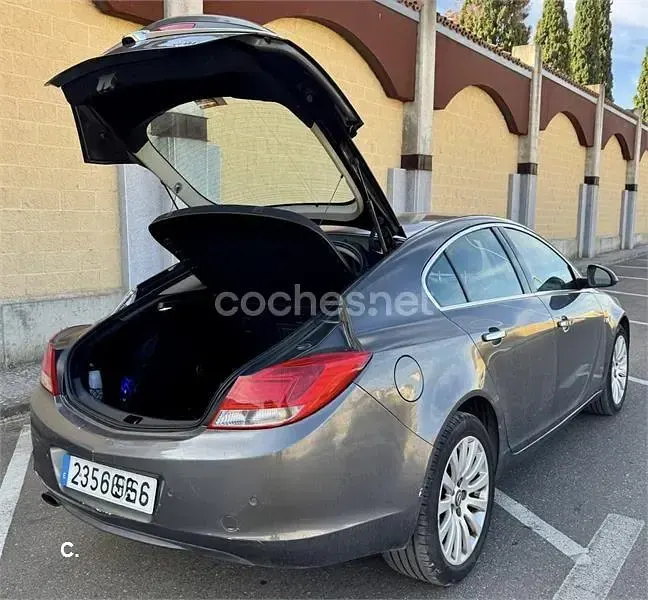 Usado Opel Insignia Cosmo 160 CV (117 kW) 2009 Gris / plata Berlina