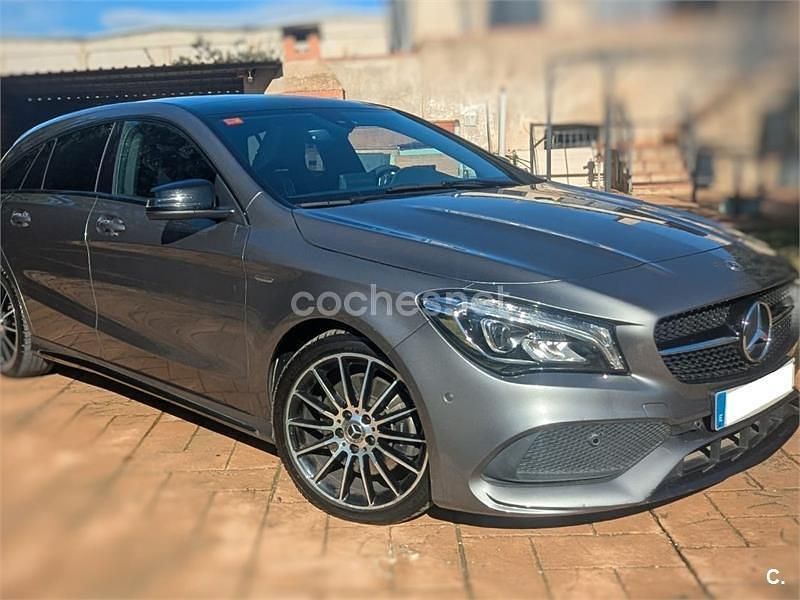 Gris / plata Usado 2018 Mercedes CLA220 Shooting Brake Familiar | 21.450 € (Precio justo) - Imagen 1/4