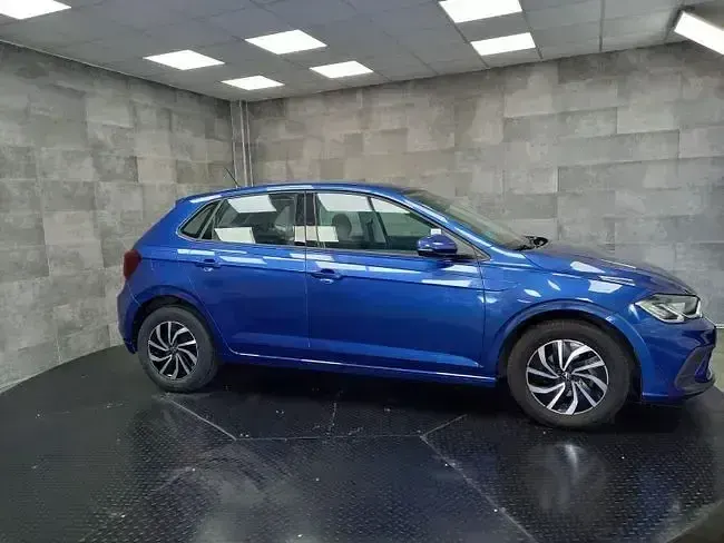 Usado VW Polo Life 95 CV (69 kW) 2022 Azul Utilitario