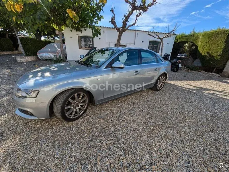 Usado Audi A4 120 CV (88 kW) 2010 Gris / plata Berlina