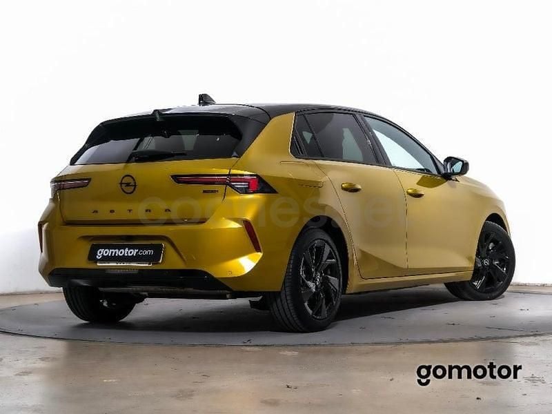 Usado Opel Astra 180 CV (132 kW) 2023 Amarillo Berlina