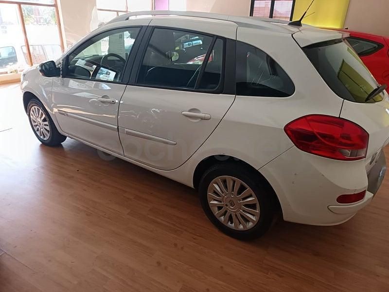 Usado Renault Clio GrandTour Evolution 105 CV (77 kW) 2012 Blanco Familiar