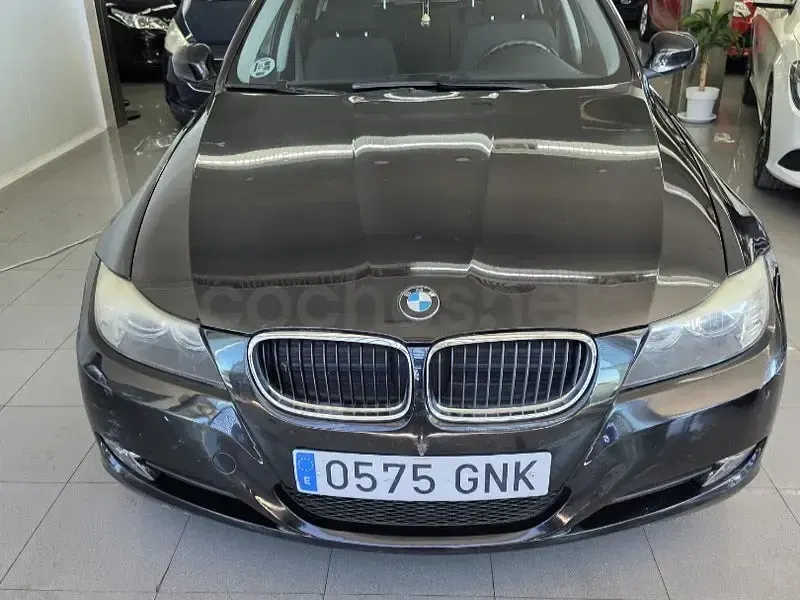 Usado BMW 318 143 CV (105 kW) 2009 Negro Familiar