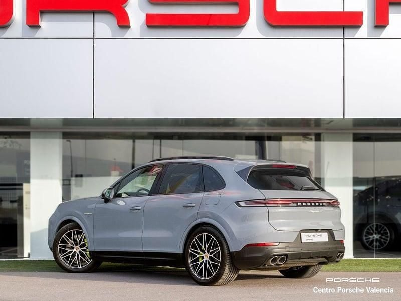 Usado Porsche Cayenne S E-Hybrid 519 CV (381 kW) 2024 Gris / plata SUV