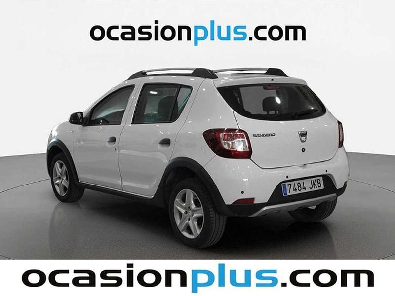 Usado Dacia Sandero Stepway 90 CV (66 kW) 2015 Blanco Utilitario
