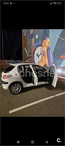 Usado Peugeot 206 75 CV (55 kW) 1999 Blanco Berlina