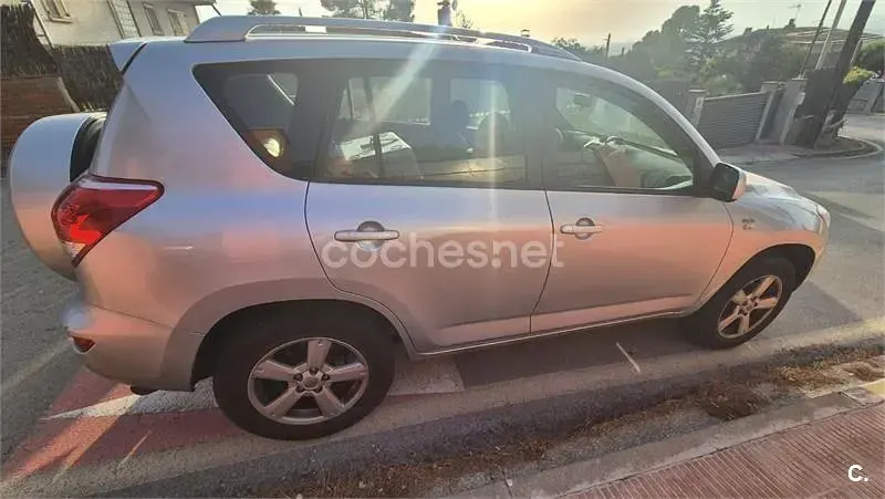 Usado Toyota RAV4 Sol 136 CV (100 kW) 2006 Gris / plata SUV