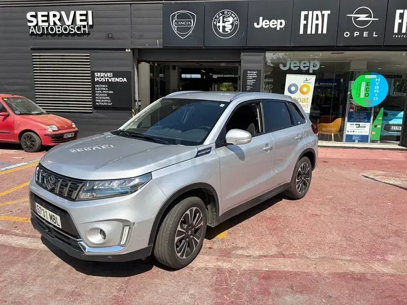Usado Suzuki Vitara GLX 129 CV (94 kW) 2022 Gris / plata SUV
