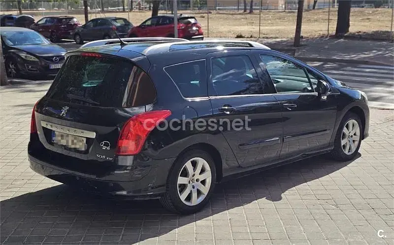 Usado Peugeot 308 SW Premium 120 CV (88 kW) 2010 Negro Familiar