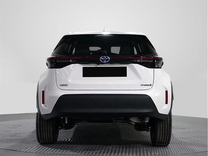 Usado Toyota Yaris Hybrid Active 116 CV (85 kW) 2024 Rojo emoción