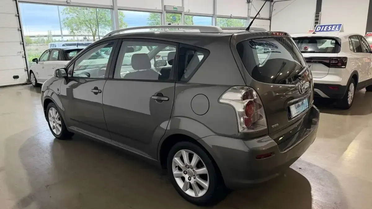 Usado Toyota Corolla Luna 116 CV (85 kW) 2005 Gris Utilitario