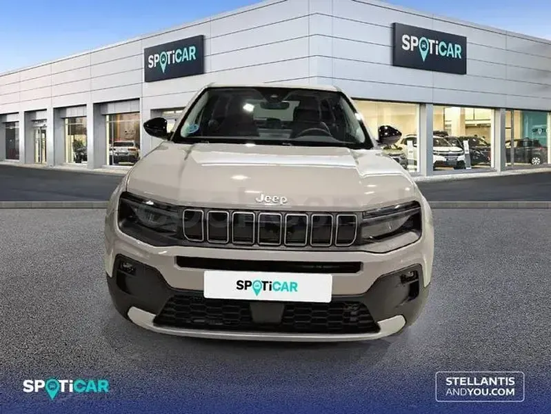 Usado Jeep Avenger Altitude 100 CV (73 kW) 2025 Gris / plata SUV