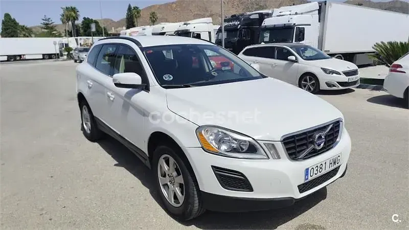 Usado Volvo XC60 Momentum 136 CV (100 kW) 2012 Blanco SUV