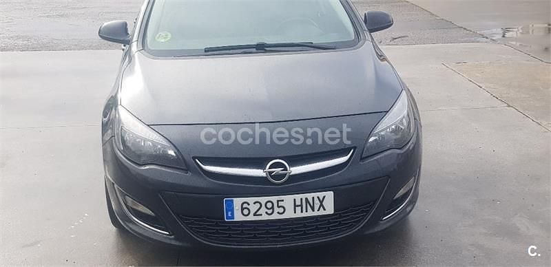 Usado Opel Astra Selective 110 CV (80 kW) 2013 Negro Berlina