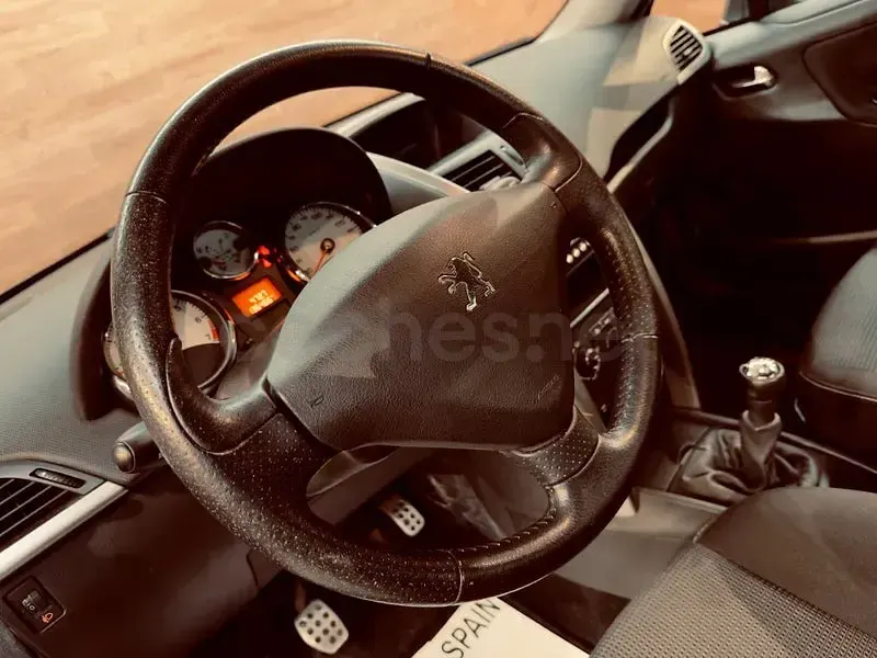 Usado Peugeot 207 CC 120 CV (88 kW) 2010 Gris / plata Descapotable