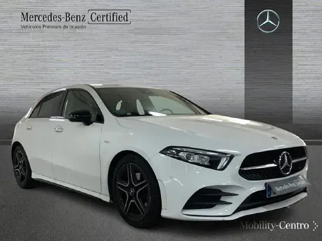 Usado Mercedes A180 116 CV (85 kW) 2021 Blanco polar Berlina