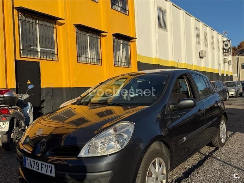 Negro Usado 2007 Renault Clio II Berlina | 3900 € (Un poco caro) - Imagen 1/4