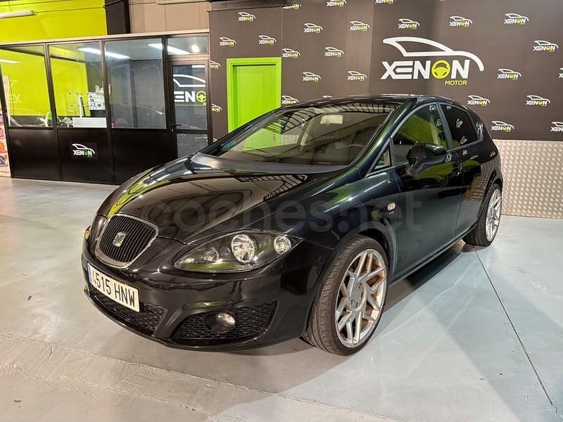 Usado Seat Leon Reference 105 CV (77 kW) 2013 Negro Berlina