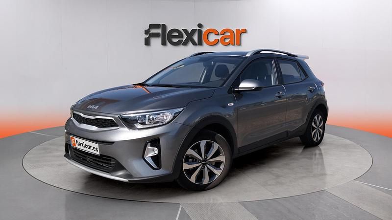 Usado Kia Stonic 84 CV (61 kW) 2024 Gris SUV