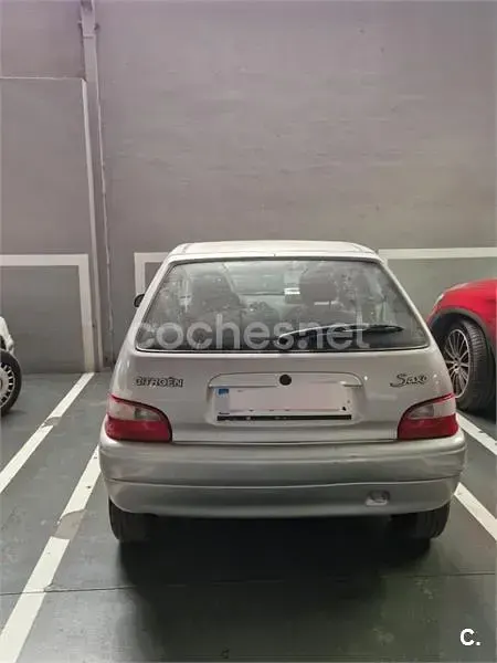 Usado Citroën Saxo 58 CV (42 kW) 2001 Gris / plata Utilitario