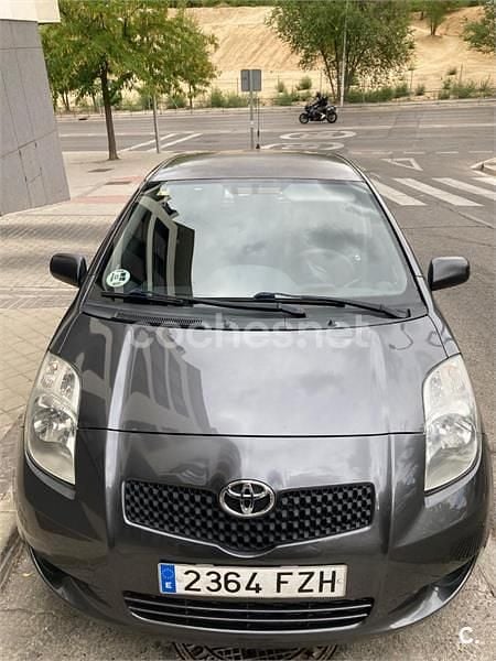 Gris / plata Usado 2007 Toyota Yaris Sol Berlina | 3950 € (Precio justo) - Imagen 1/4