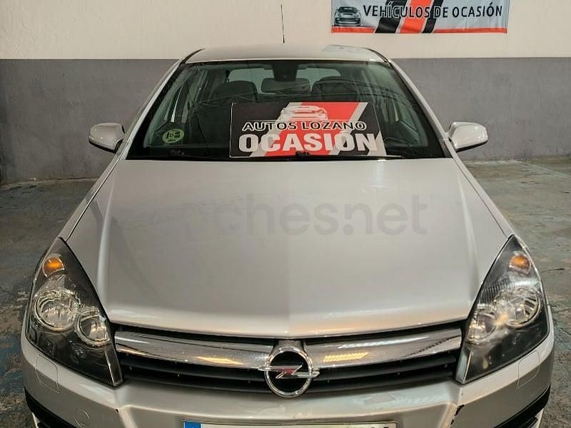 Usado Opel Astra Cosmo 100 CV (73 kW) 2006 Gris / plata Berlina