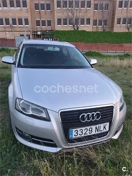 Usado Audi A3 Sportback Attraction 140 CV (102 kW) 2011 Gris / plata Utilitario