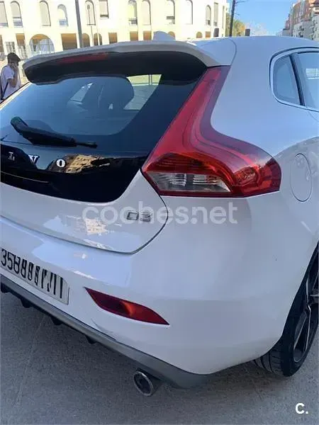 Usado Volvo V40 R-Design Momentum 150 CV (110 kW) 2014 Blanco Berlina