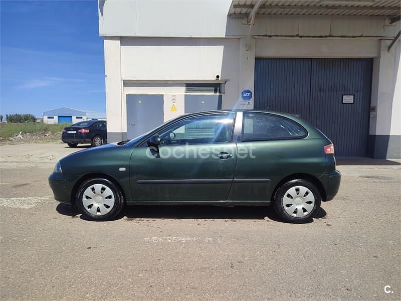Usado Seat Ibiza 100 CV (73 kW) 2003 Verde Utilitario