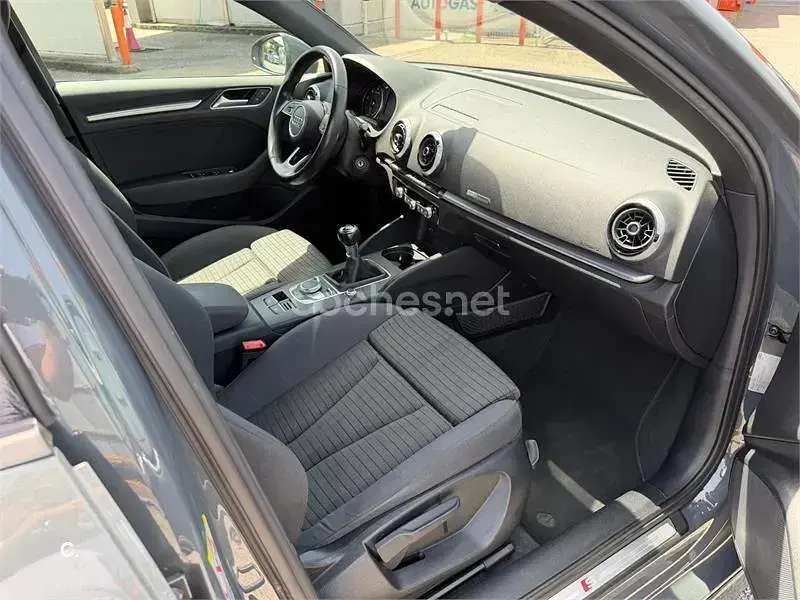 Usado Audi A3 S-Line 150 CV (110 kW) 2017 Gris / plata Berlina