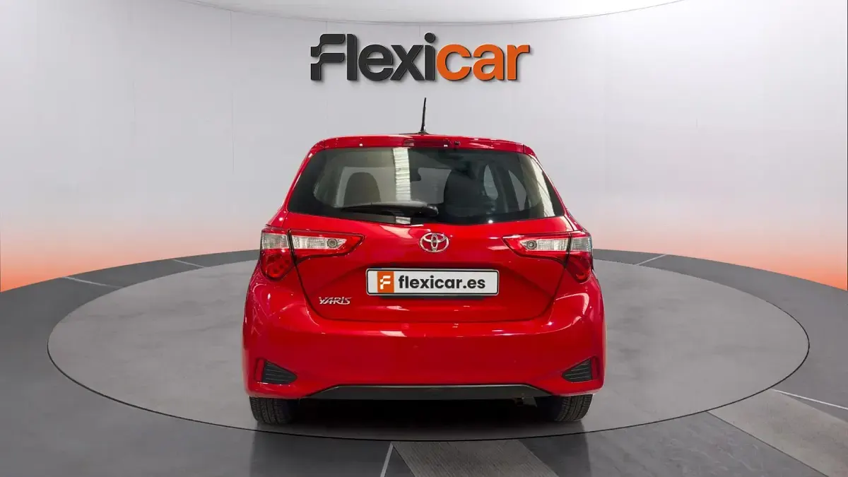 Usado Toyota Yaris Active 69 CV (50 kW) 2019 Rojo Berlina