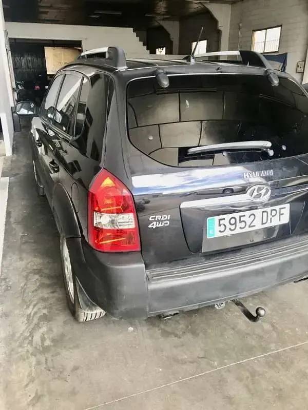 Usado Hyundai Tucson Style 111 CV (81 kW) 2006 Negro SUV