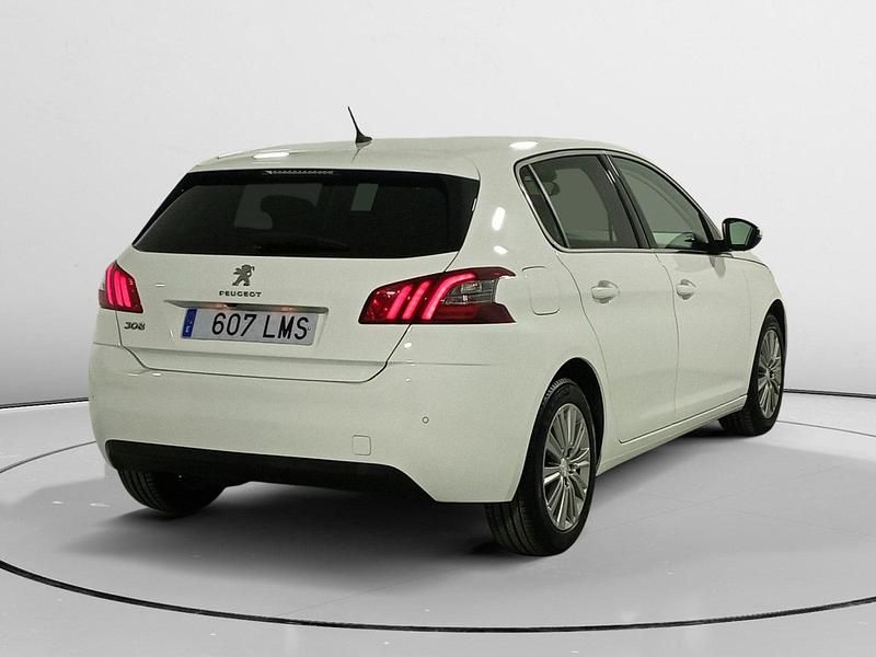 Usado Peugeot 308 Allure 131 CV (96 kW) 2019 Gris Utilitario