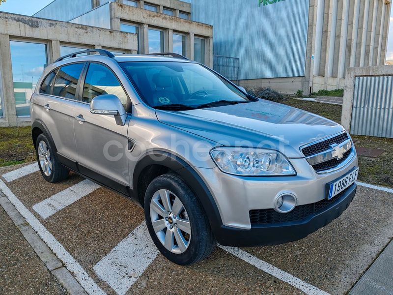 Gris / plata Usado 2007 Chevrolet Captiva SUV | 9000 € (Un poco caro) - Imagen 1/4