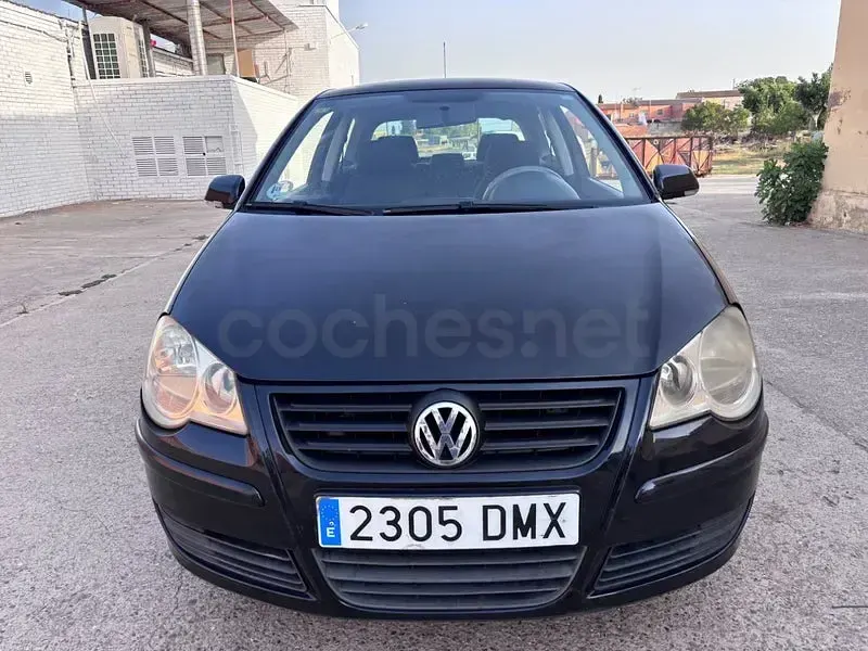 Usado VW Polo Highline 100 CV (73 kW) 2004 Negro Berlina
