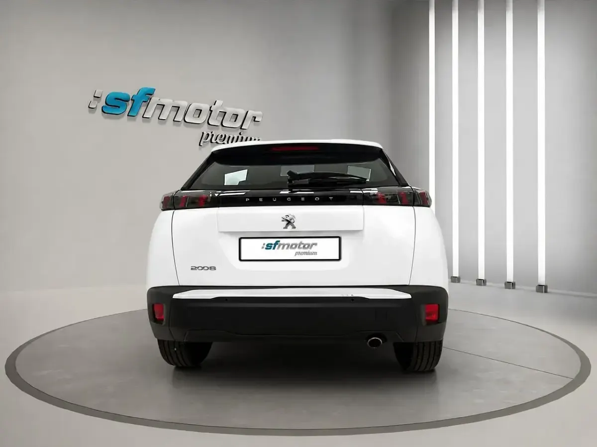 Usado Peugeot 2008 Active 130 CV (95 kW) 2023 Blanco SUV