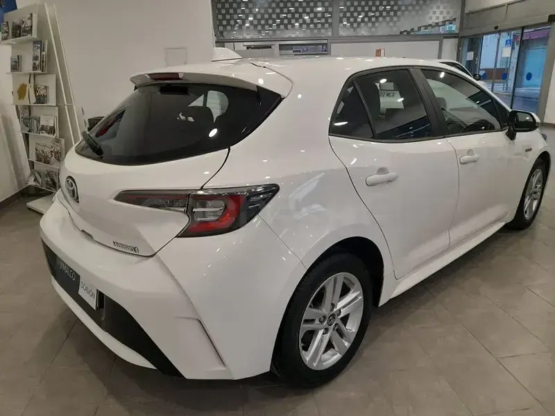 Usado Toyota Corolla Active 122 CV (89 kW) 2022 Blanco Berlina