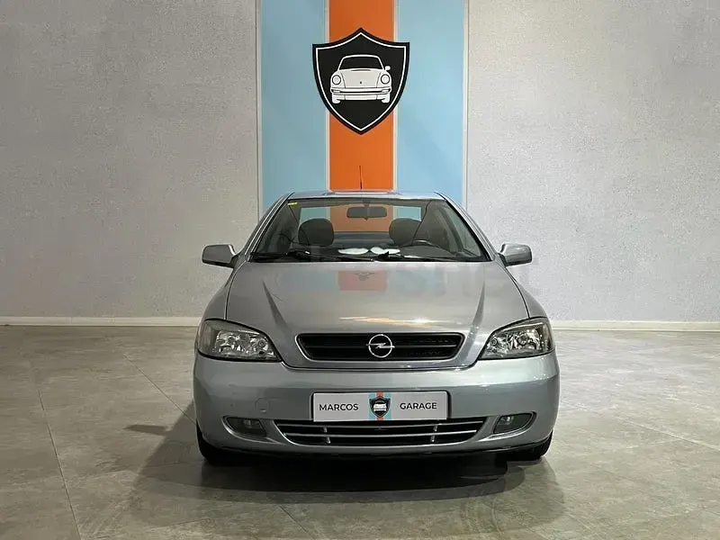 Usado Opel Astra Edition 125 CV (91 kW) 2003 Gris / plata Coupe