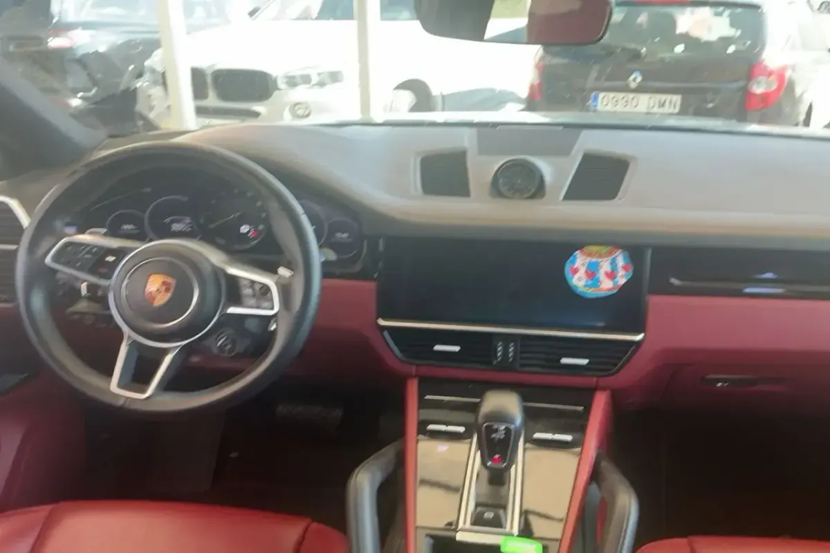 Usado Porsche Cayenne E-Hybrid Coupe 462 CV (339 kW) 2020 Gris / plata SUV