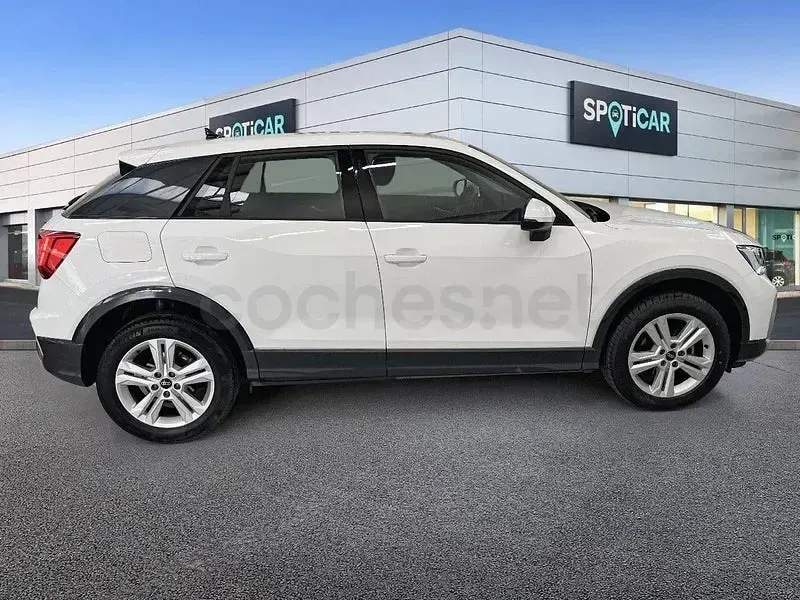 Usado Audi Q2 Advanced Plus 116 CV (85 kW) 2023 Gris / plata SUV