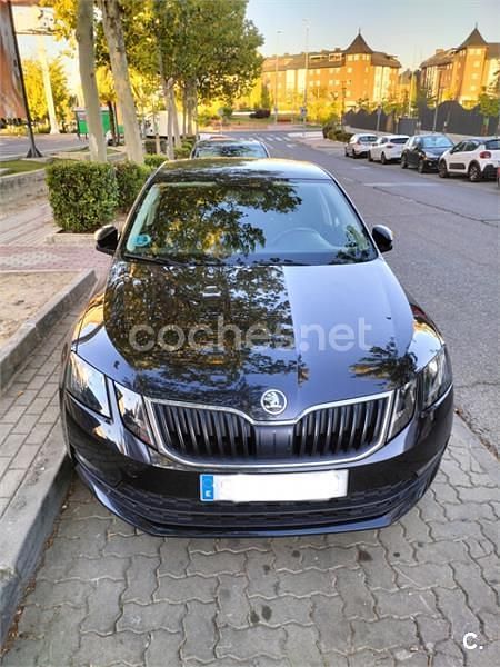 Negro Usado 2018 Skoda Octavia Ambition Berlina | 13.900 € (Precio justo) - Imagen 1/4