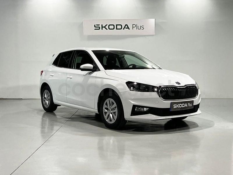 Usado Skoda Fabia Selection 115 CV (84 kW) 2025 Blanco Utilitario