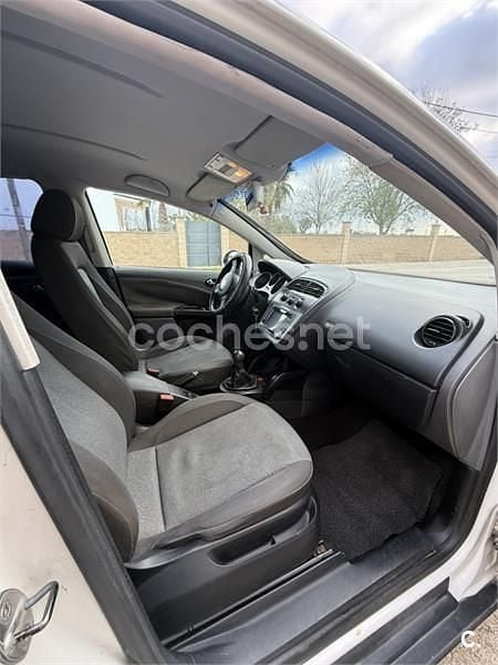 Usado Seat Altea Stylance 105 CV (77 kW) 2005 Blanco Monovolumen